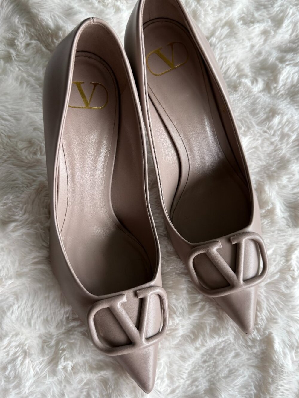 Valentino Beige Leather Vlogo Pumps size 38